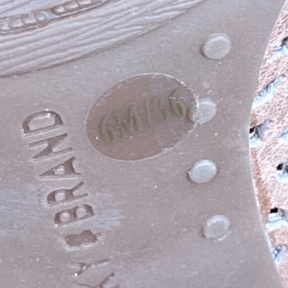 Lucky Brand Tan Peep Toe Booties Size 6 Heeled Perforated Ankle Sandals Shoes - Picture 3 of 8